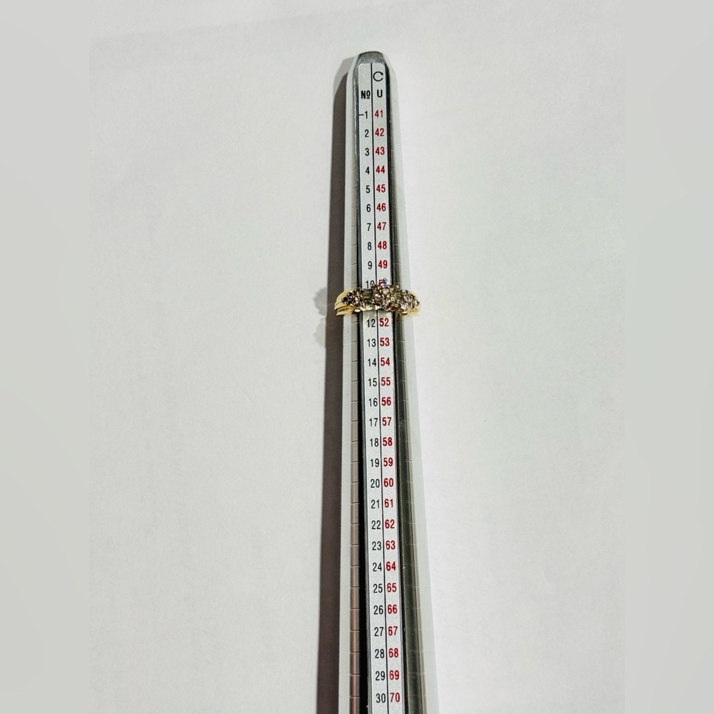 10K Gold Ladies Beautiful Diamond Cluster Ring Size 5.5 Weighs 4 Gram very clean - Picture 14 of 14